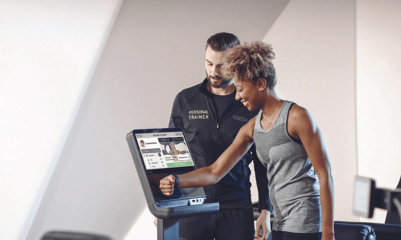 Personal Trainer mit Mitglied